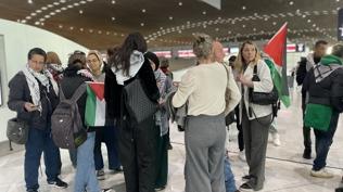 Fransa'ya giremeyen Filistinli cerraha eylemcilerden destek