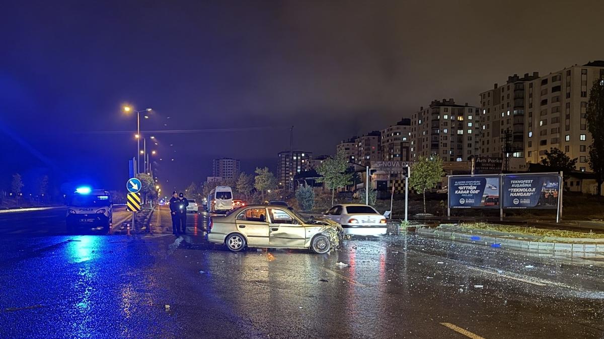 Kayseri'de servis minibs ile otomobil arpt: 11 kii yaraland 