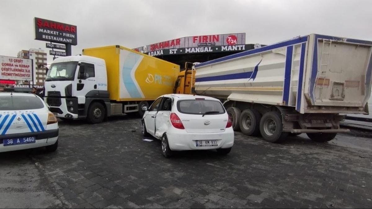 Tr, kamyon, minibs... Kayseri'de zincirleme trafik kazas: 6 yaral