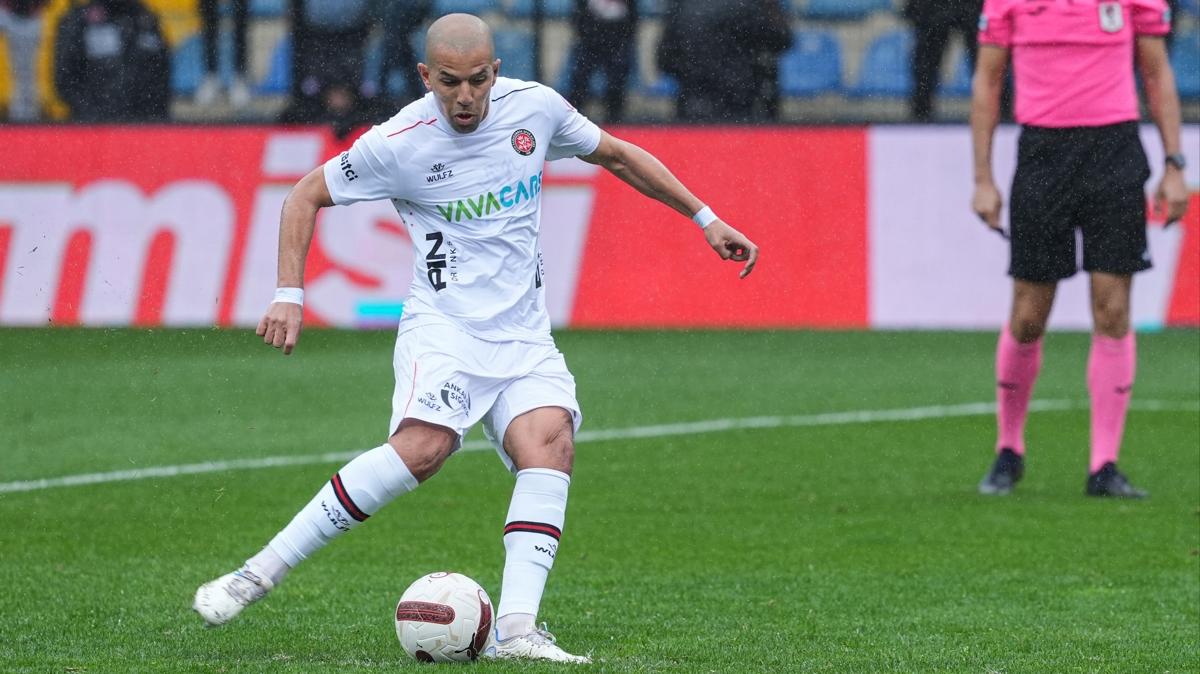 Sofiane Feghouli'ye 5 ma men cezas