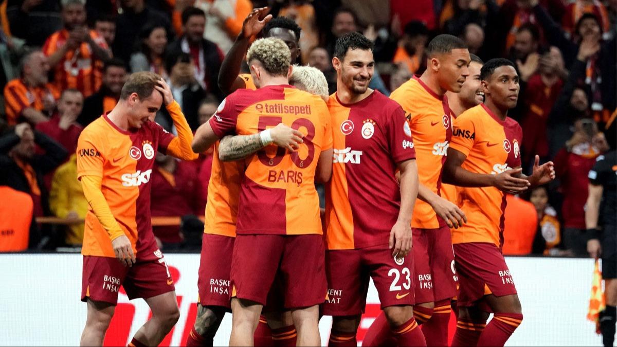 Galatasaray'da karar verildi! 7 futbolcu ile yollar ayrlyor