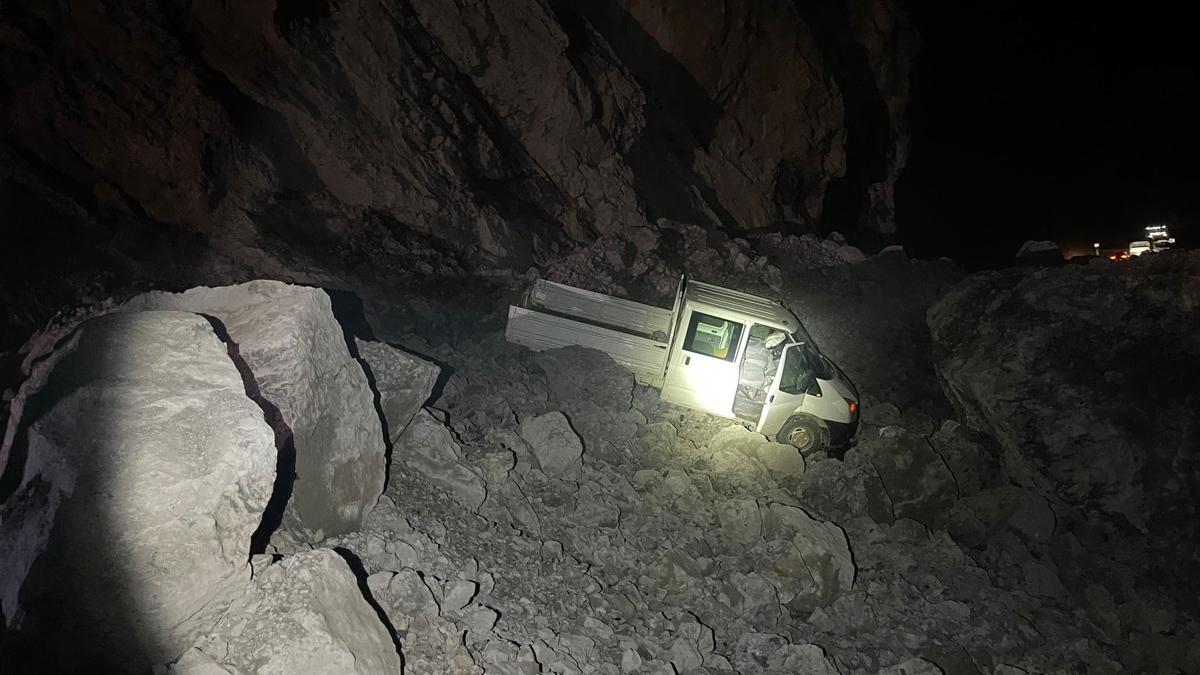 Hakkari-ukurca kara yolunda heyelan