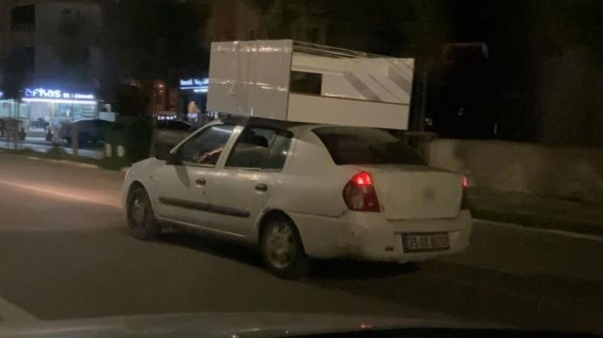 Aracn tavanna koli bandyla yaptrm! Trafikte akna eviren grnt 