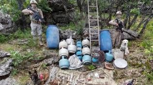 Elaz'da PKK'ya darbe: ok sayda silah ve yaam malzemeleri ele geirildi