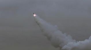 Kuzey Kore, yeni gelitirilen ok namlulu roketatar sisteminin test atn yapt