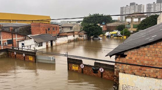 Brezilya'daki sel felaketinde bilano arlayor