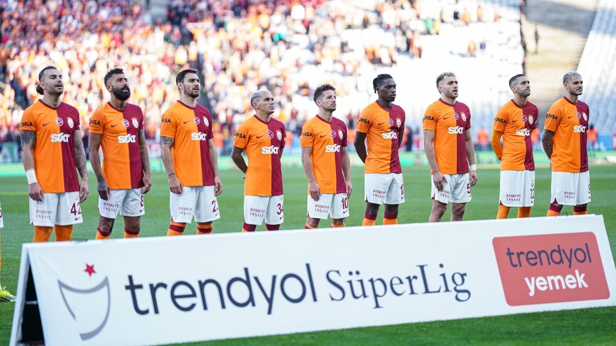 Galatasaray derbide tam kadro!