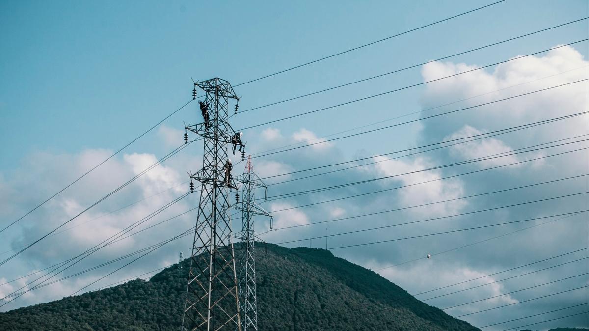 stanbul'un 10 ilesi karanlkta kald! Elektrikler ne zaman gelecek?