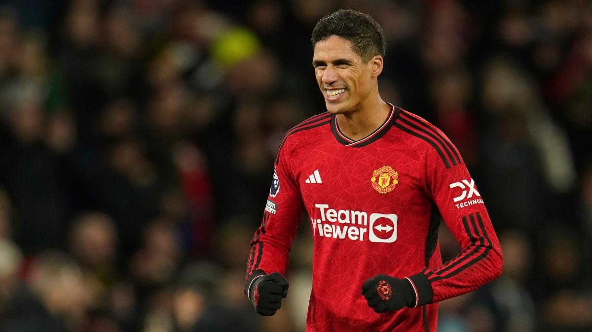 Manchester United'da Raphael Varane ayrl akland