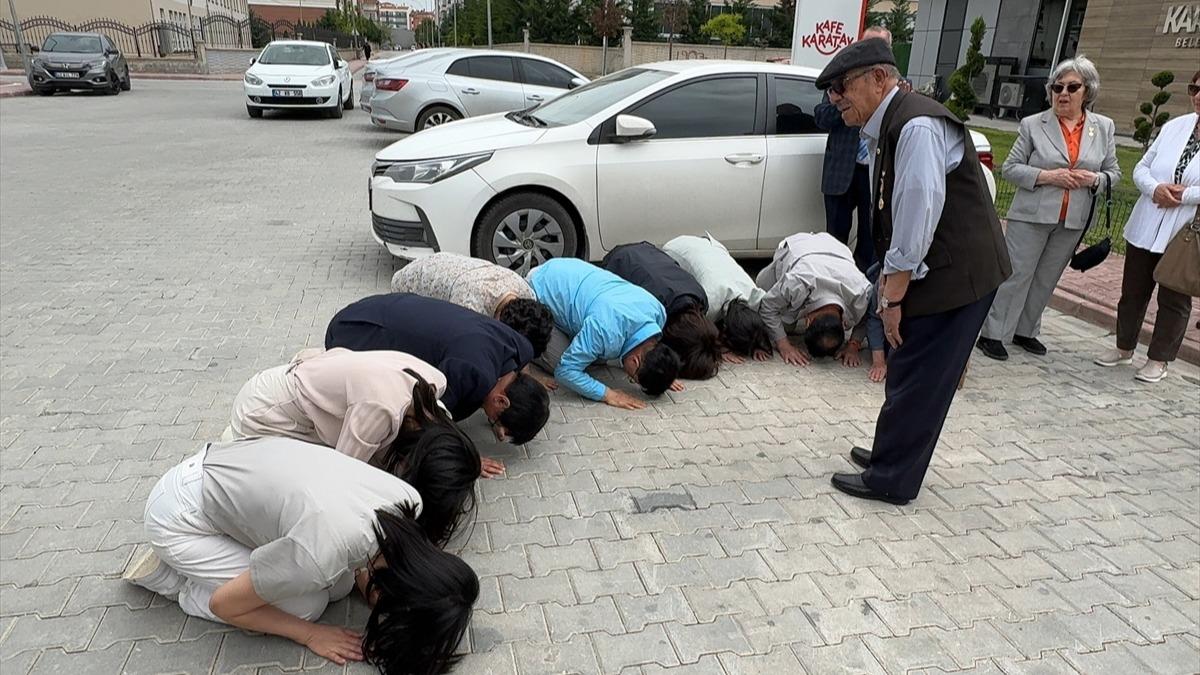 Konyal Kore gazisinin nnde eildiler!