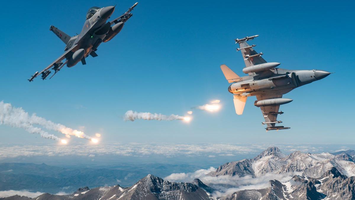 Kuzey Irak'ta PKK'ya hava harekatyla byk darbe vuruldu!