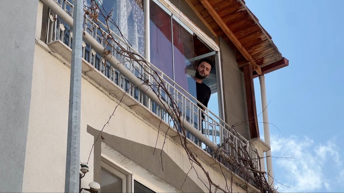 Ktahya'da babaannesinin evine zorla giren torun kelepelenerek gzaltna alnd
