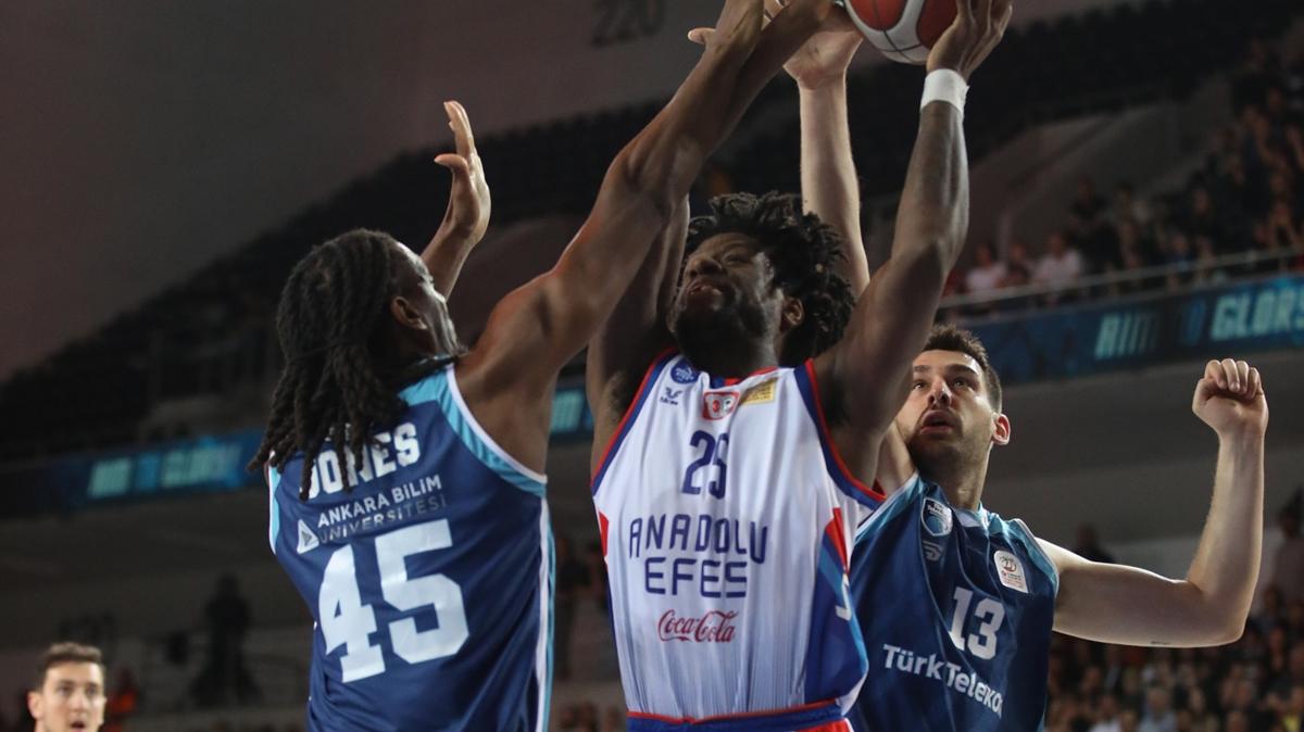 Anadolu Efes yar final biletini kapt!