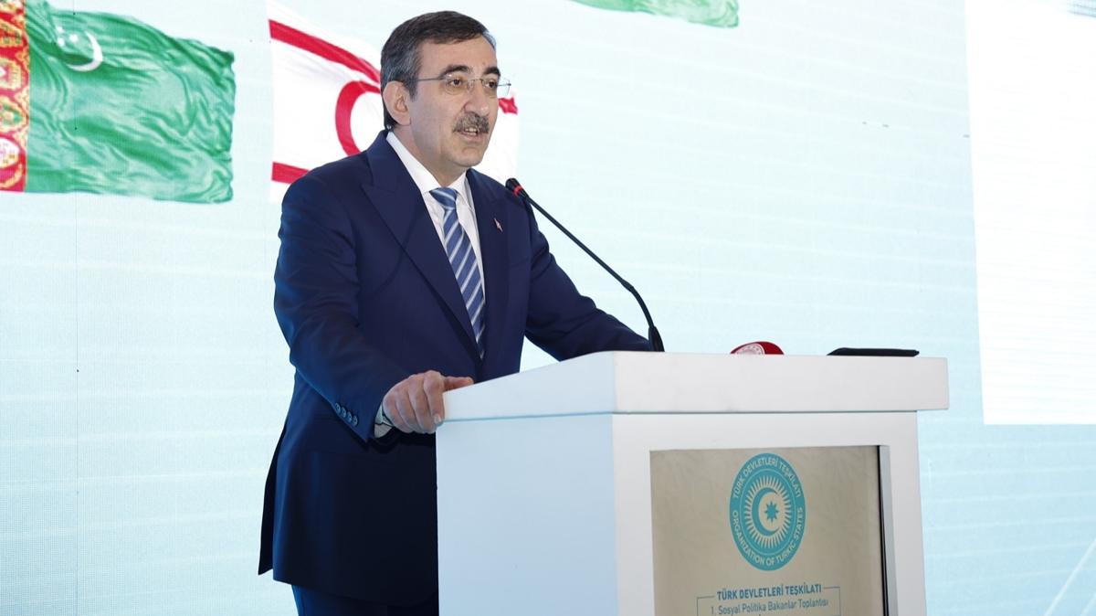 Cumhurbakan Yardmcs Ylmaz: Dijital obezite ile aile kavramnn ii gnden gne boaltlmaktadr