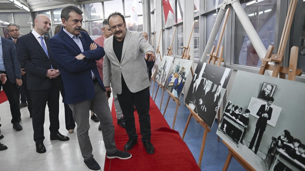 Bakan Tekin 'Orijinal Atatrk Portresi Sergisi'nin aln gerekletirdi 