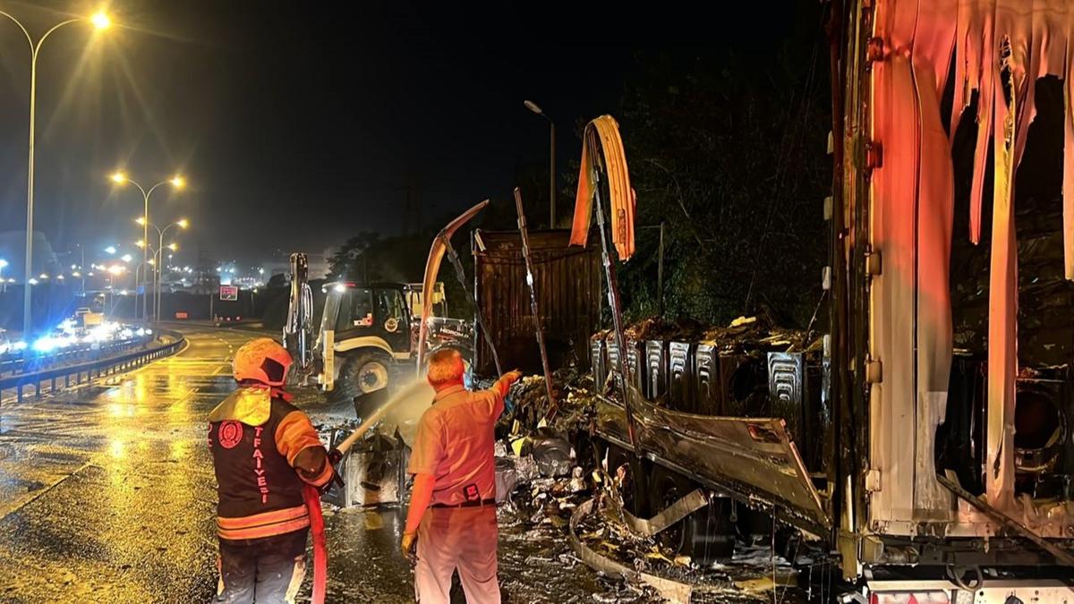 Kocaeli'de seyir halindeki trda yangn: Ankara ynnde ulam aksad