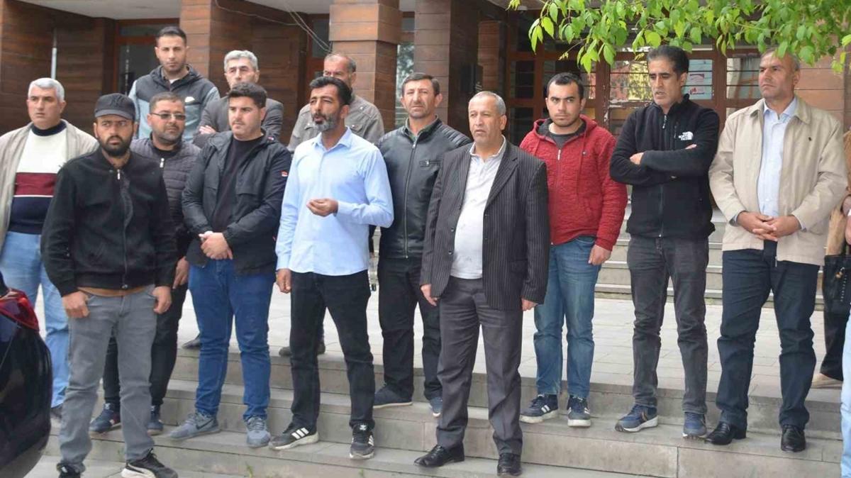 DEM Partili belediyede ii kym! SMS ile kovulduklarn rendiler