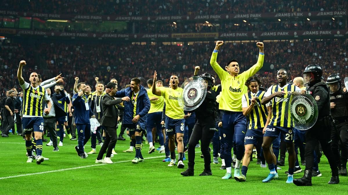 Fenerbahe derbinin yksn paylat! Konumalar dikkat ekti