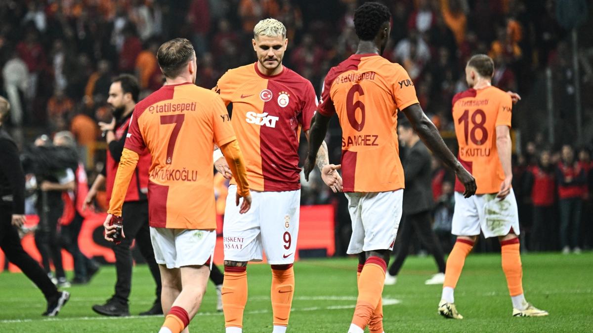 Galatasaray'da ilk 11 deiecek