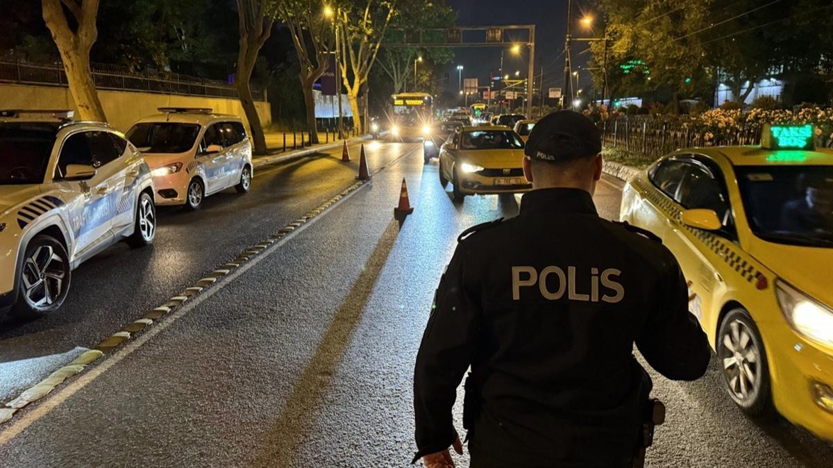 stanbul'da polis ekipleri birok ilede denetim gerekletirdi 