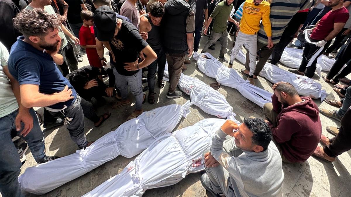 Soykrmc srail'in gece boyu Gazze'ye dzenledii saldrlarda onlarca Filistinli ehit oldu