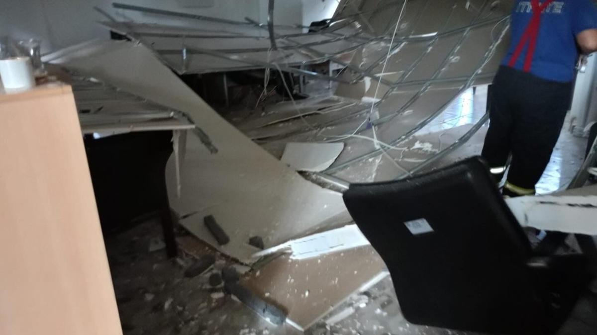 Yalova'da nikah dairesinin asma tavan kt: 4 kii yaraland