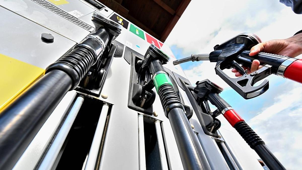 Benzine gece yarsndan itibaren indirim geliyor