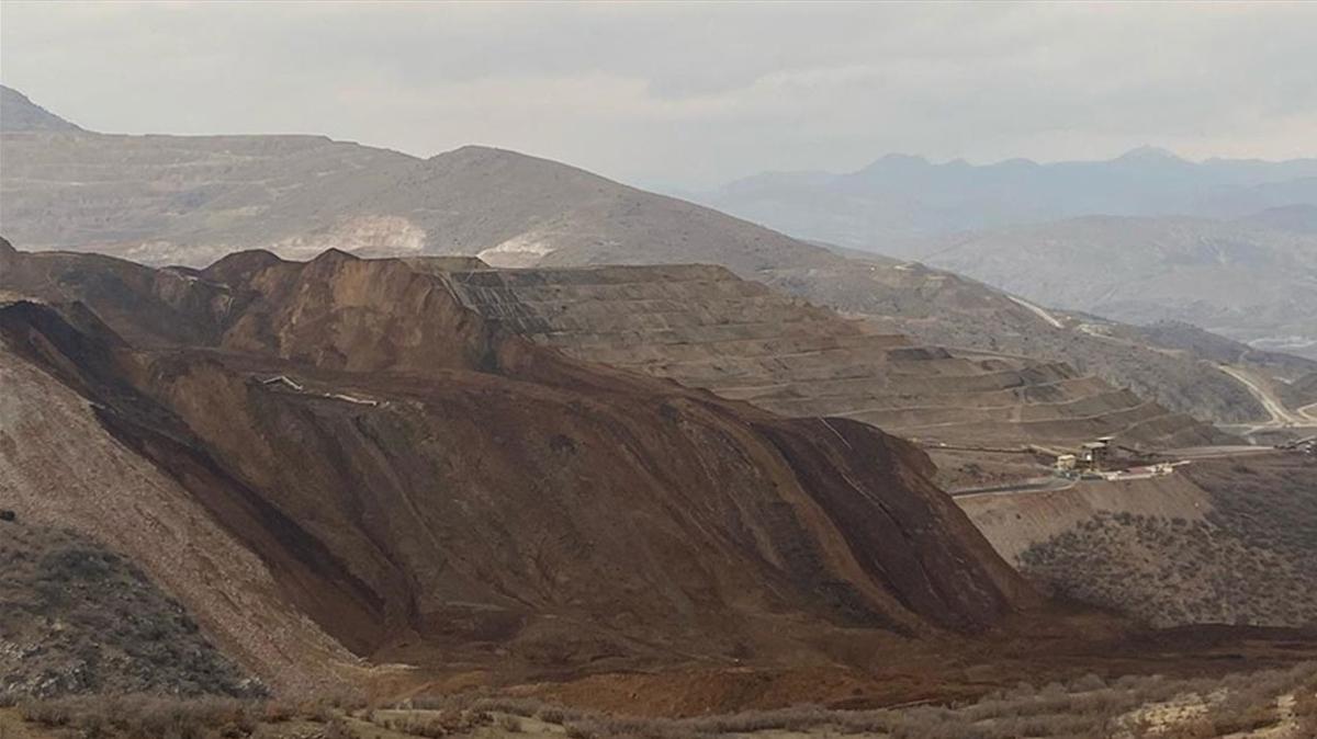 Erzincan Valisi duyurdu: Maden ocanda kontroll toprak indirildi 