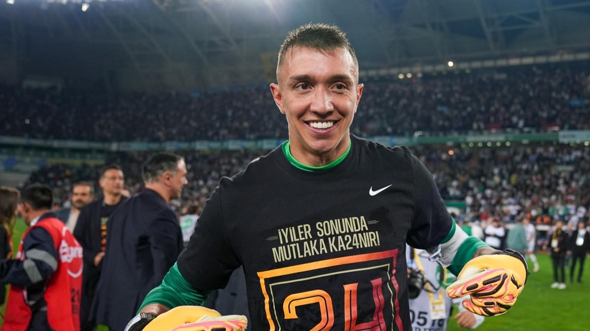 Fernando Muslera: 13 senede, 17 kupam var