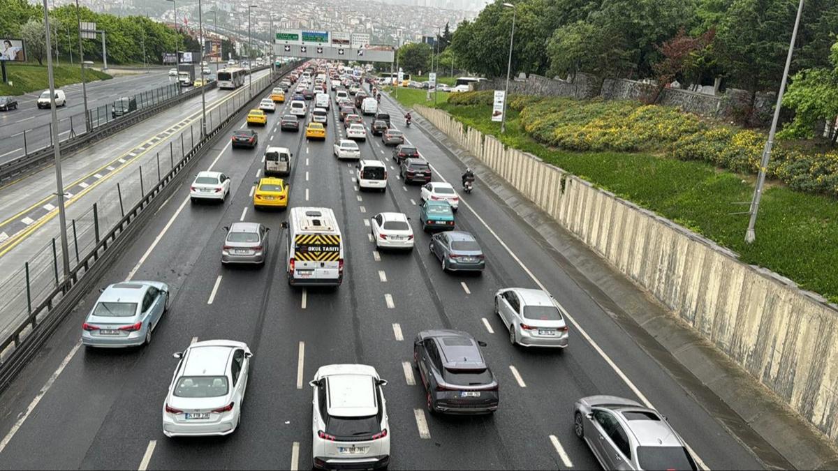 stanbul'da trafik younluu yaanyor