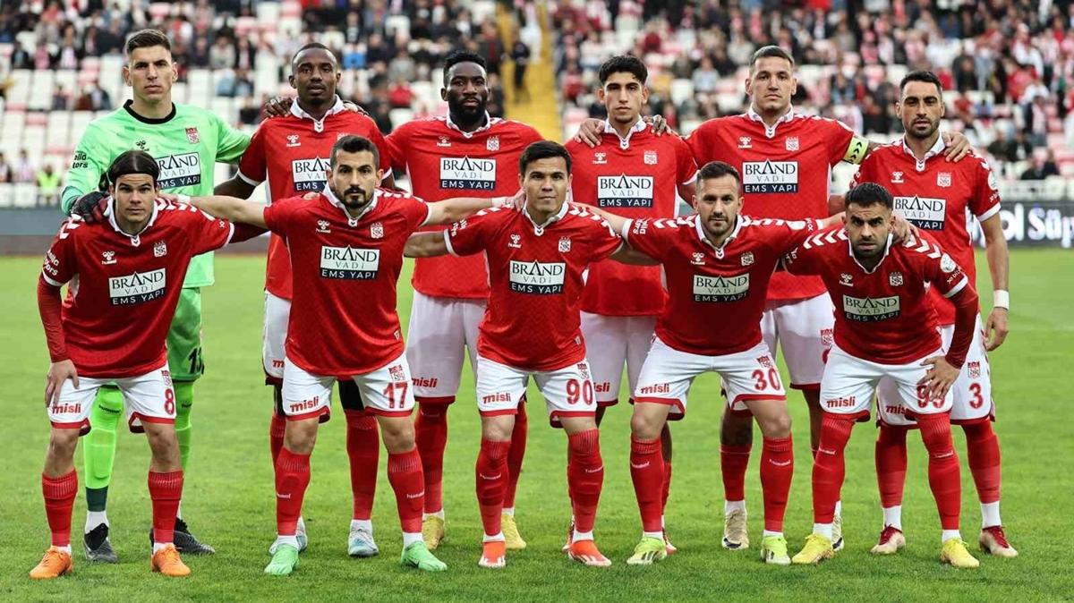 Sivasspor'da yaprak dkm! 16 futbolcunun szlemesi bitiyor