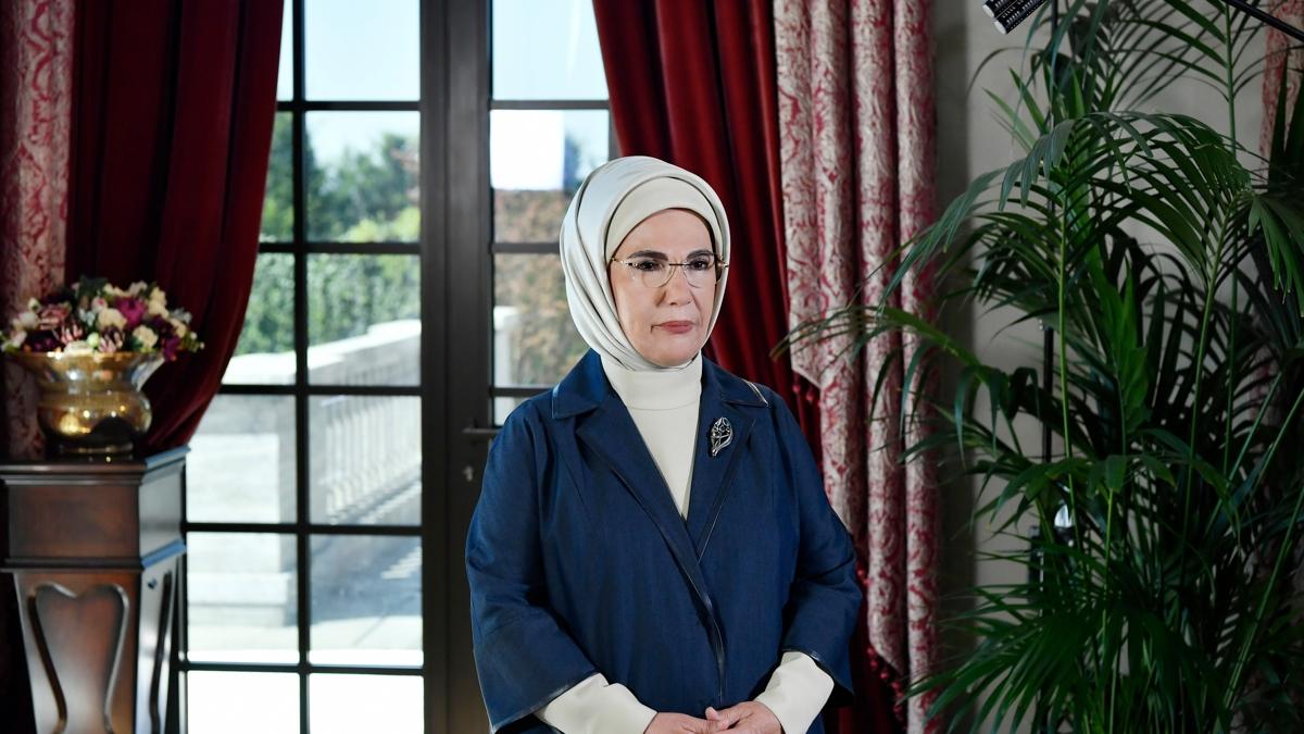 Emine Erdoan'dan stanbul'un fethinin yl dnm mesaj