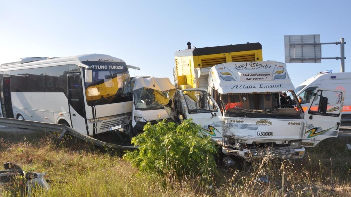 Tekirda'da feci kaza: 18 yaral