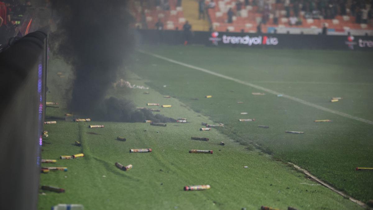 ok sayda meale, sis bombas ve torpil bulundu! Adana'daki olayl mala ilgili 2 gzalt 