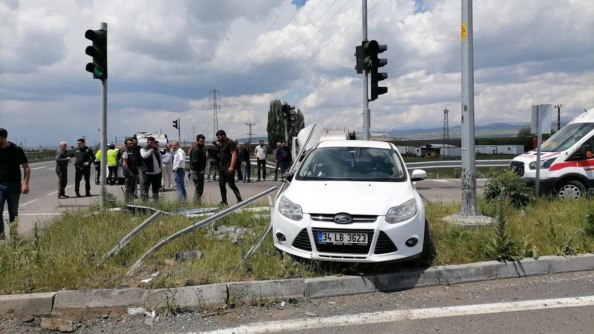 Kars'ta otomobil ile kamyonetin arpt kazada 5 kii yaraland