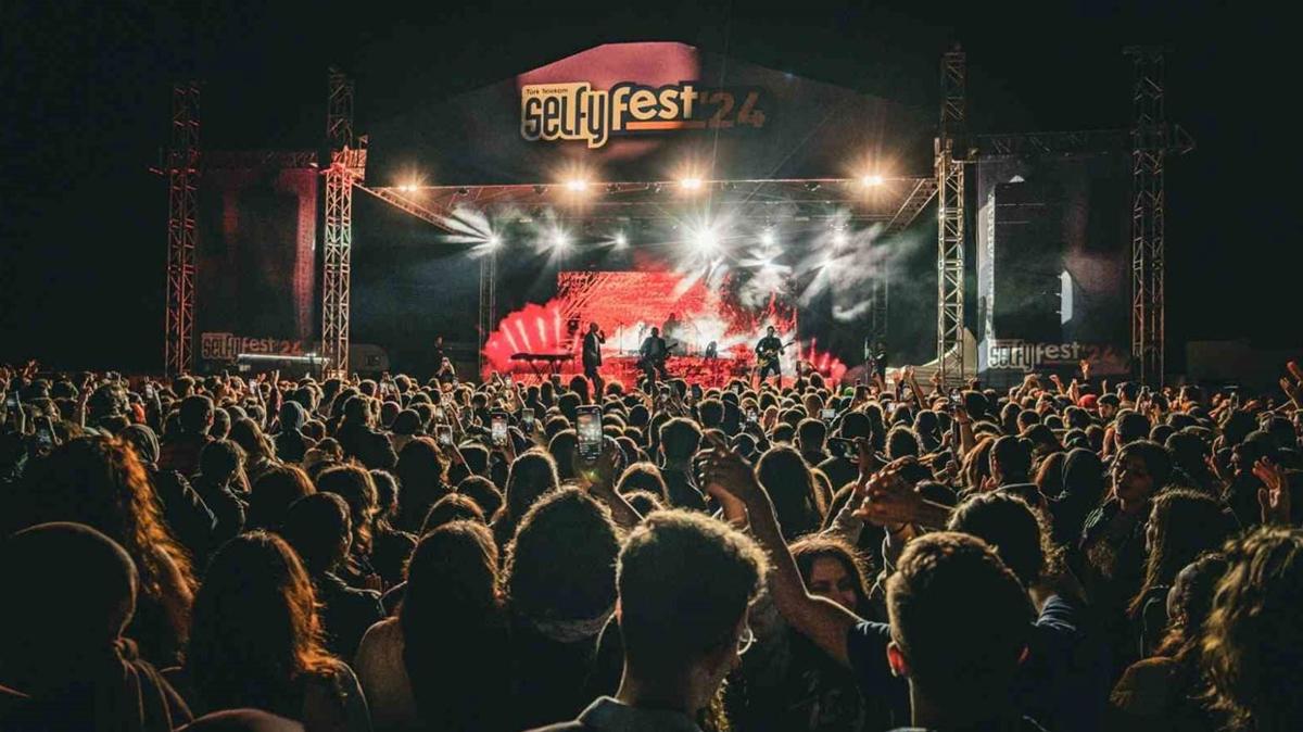 Selfy Fest'24 yz binlerce rencinin katlmyla gerekletirildi