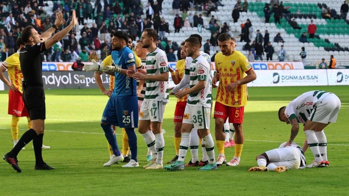 Kayserispor'da kartlar havada uutu