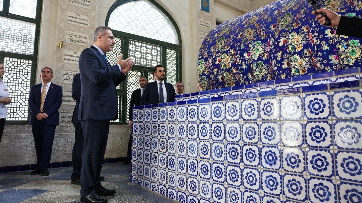 Bakan Fidan, Yusuf Has Hacib Trbesi'ni ziyaret etti
