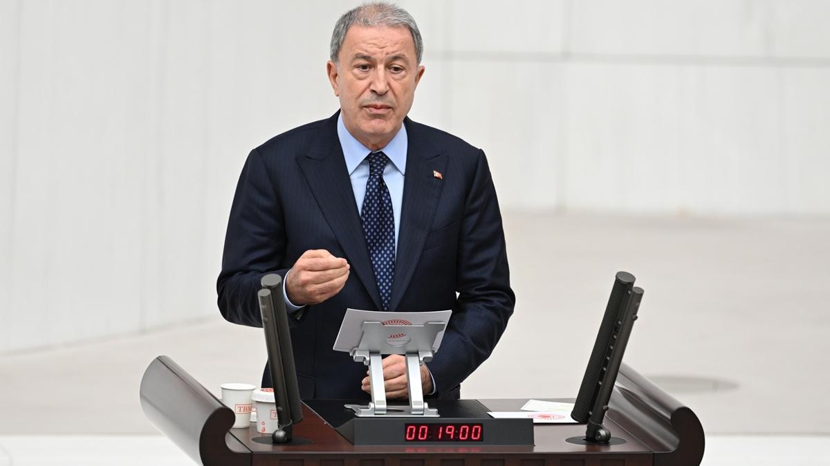 Hulusi Akar mikrofon polemiine son noktay koydu! Fonda medyann alg operasyonu rd