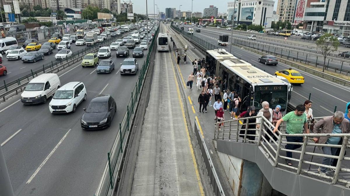 stanbul'da trafik younluu yaanyor