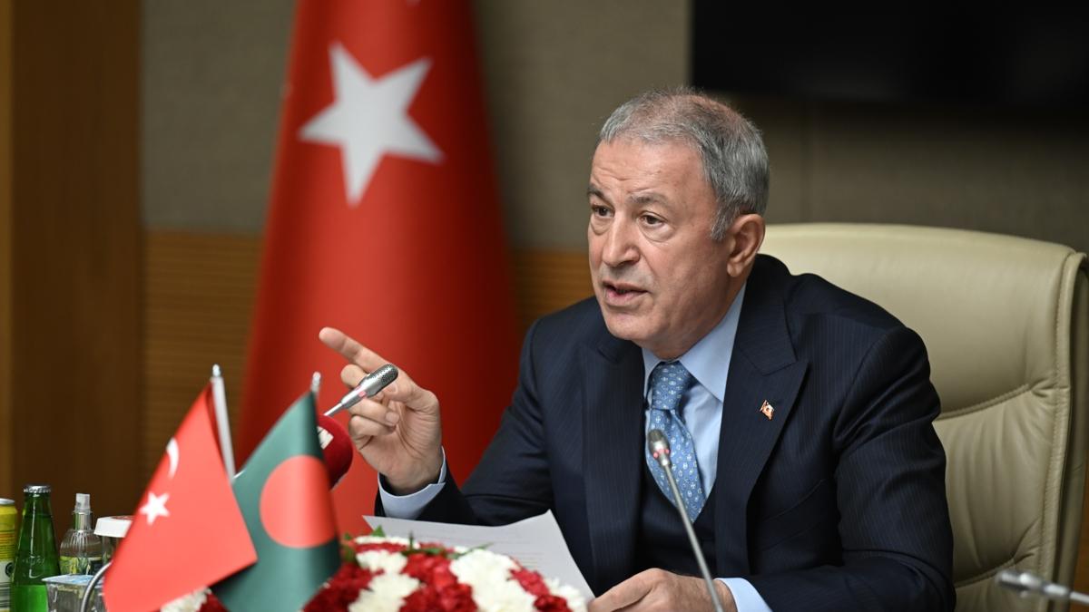 Hulusi Akar'dan ''ses kayd'' yalanna sert tepki: Mumlar yatsya kadar yand