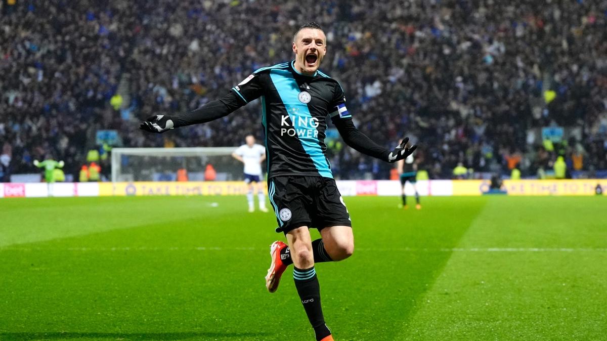 Leicester'dan efsanesine 1 yl daha!