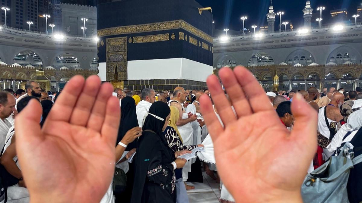 Kabe'de Trk hac adaylar ellerini YKS'ye girecek renciler iin at  