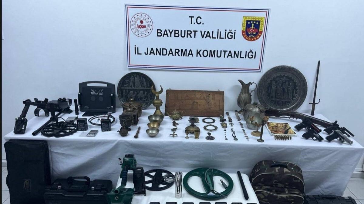 Bayburt'ta tarihi eser operasyonu: 13 adet sikke ele geirildi