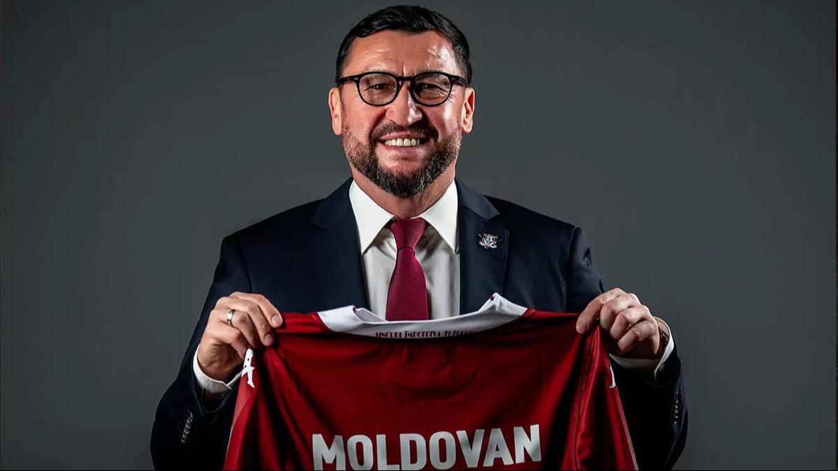 Fenerbahe'nin eski futbolcusu Viorel Moldovan, Rapid Bkre'in bakan oldu