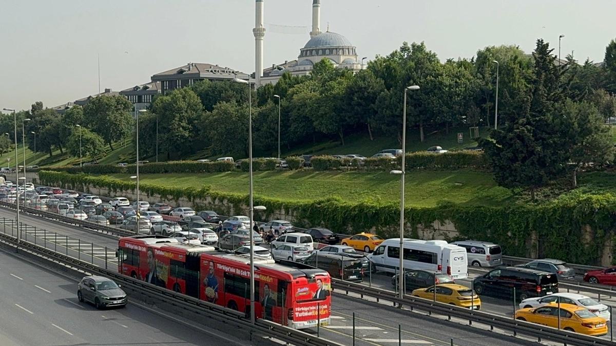 stanbul'da trafik younluu! Aralar glkle ilerliyor