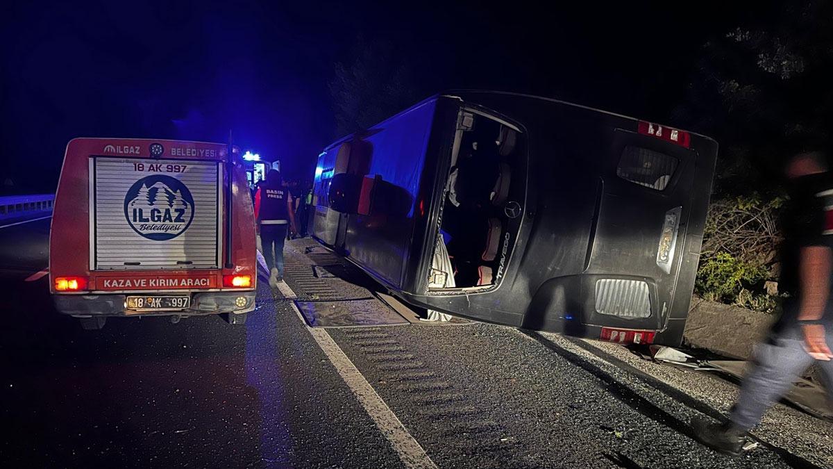 Kastamonu'da Tosya-Ilgaz arasnda D-100 Karayolunda yolcu otobs devrildi: Yarallar hastaneye kaldrld 