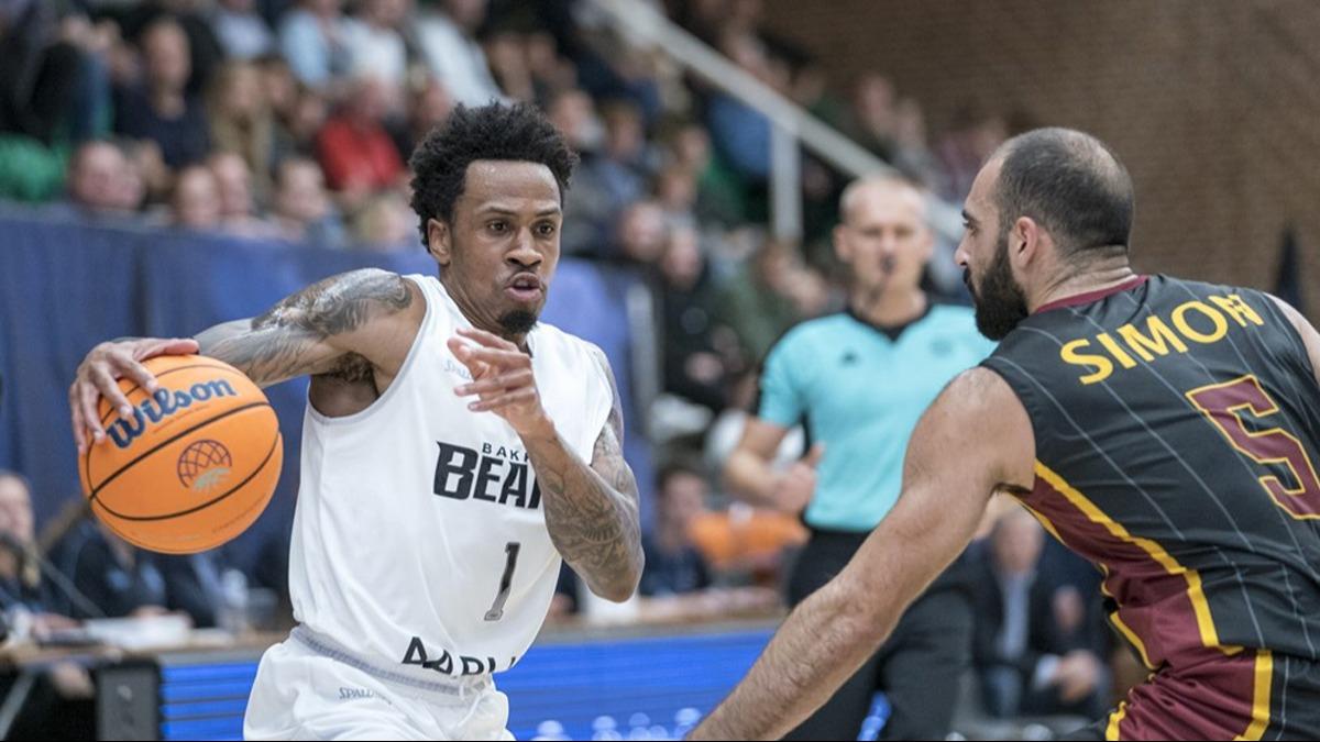 Aliaa Petkimspor'da iki ayrlk birden 