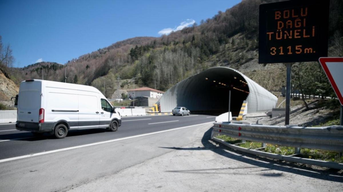 Anadolu Otoyolu ve D-100 kara yolunun Bolu geiinde bayram trafii nlemleri alnd