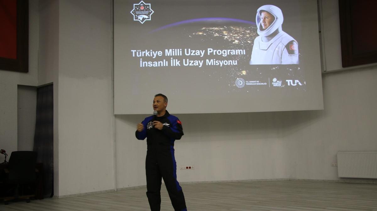 Trkiye'nin ilk astronotu Gezeravc, Ktahya'da rencilerle bulutu